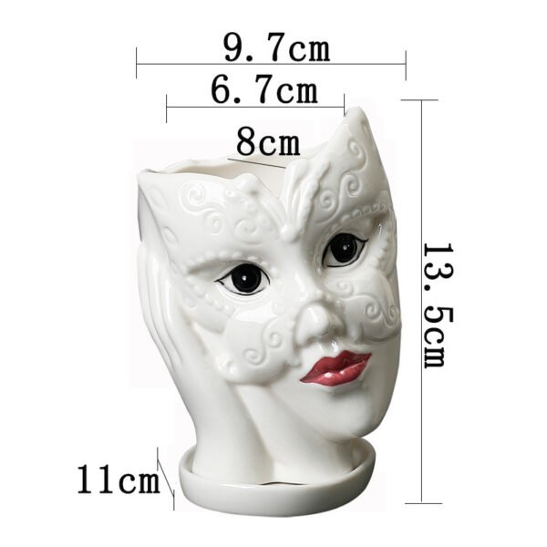 Vase mit elegantem weiblichem Gesicht und Schmetterlingsmaske