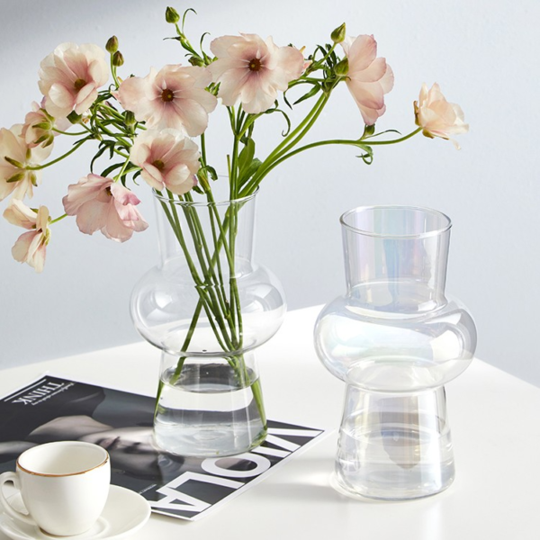 Moderne Glasvase mit elegantem Design.