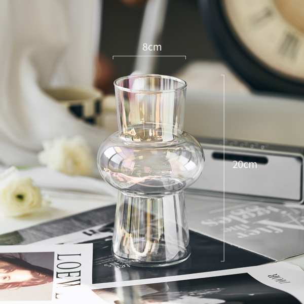 Moderne Glasvase mit elegantem Design.